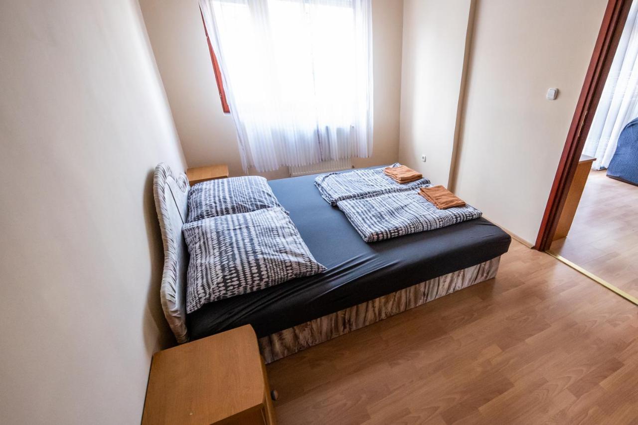 Апартаменты Elit Apartman Дебрецен Экстерьер фото