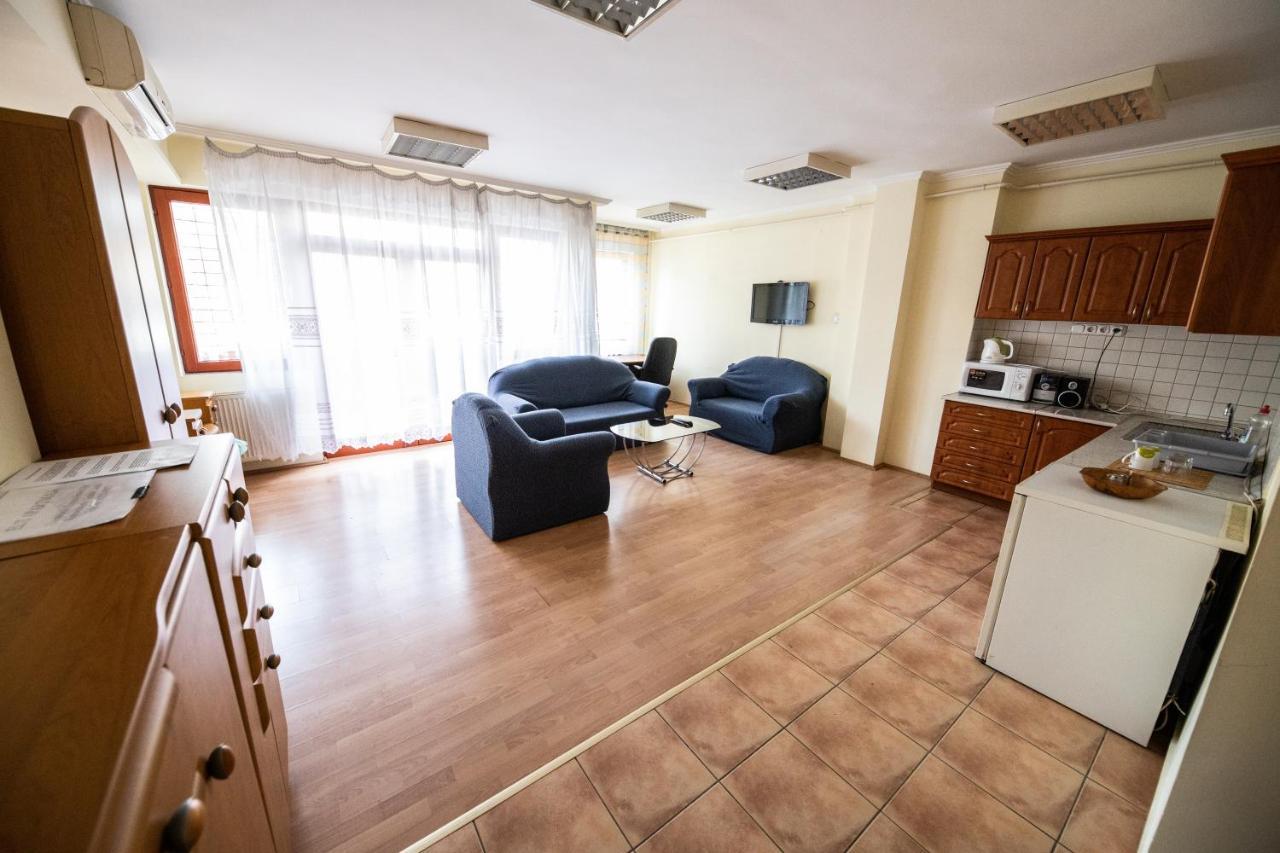 Апартаменты Elit Apartman Дебрецен Экстерьер фото